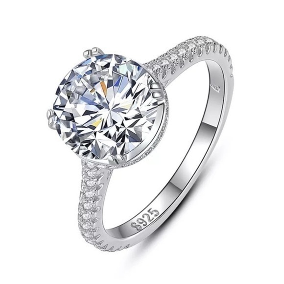 925 Sterling Silver Luxury Sparkling Clear CZ Wedding Ring - Picture 1 of 6